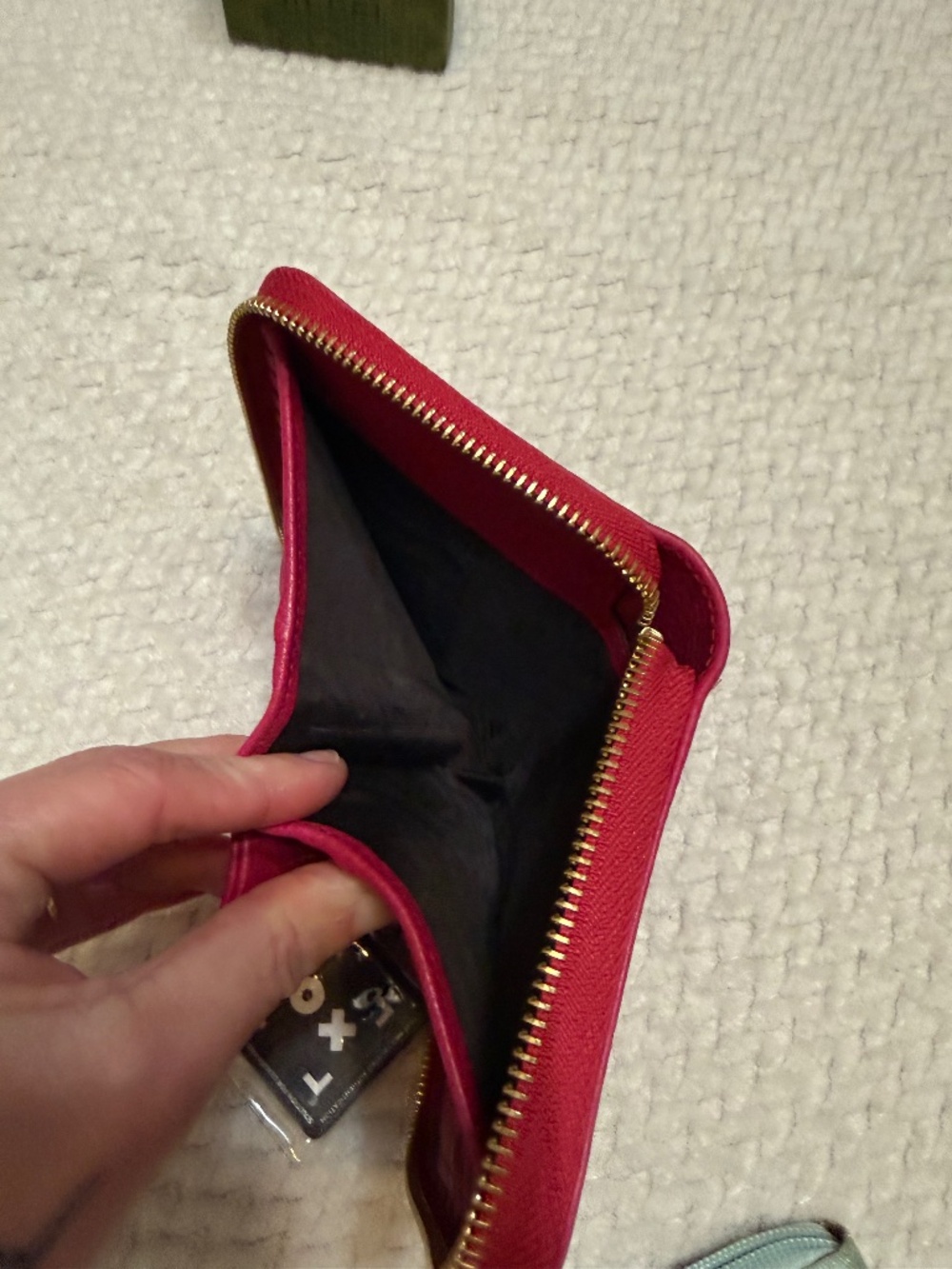 Gucci zip wallet